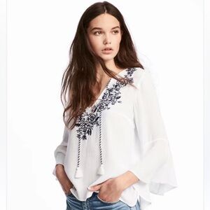 ✨ Boho Embroidered White Blouse – Flowy Bell Sleeves H&M
